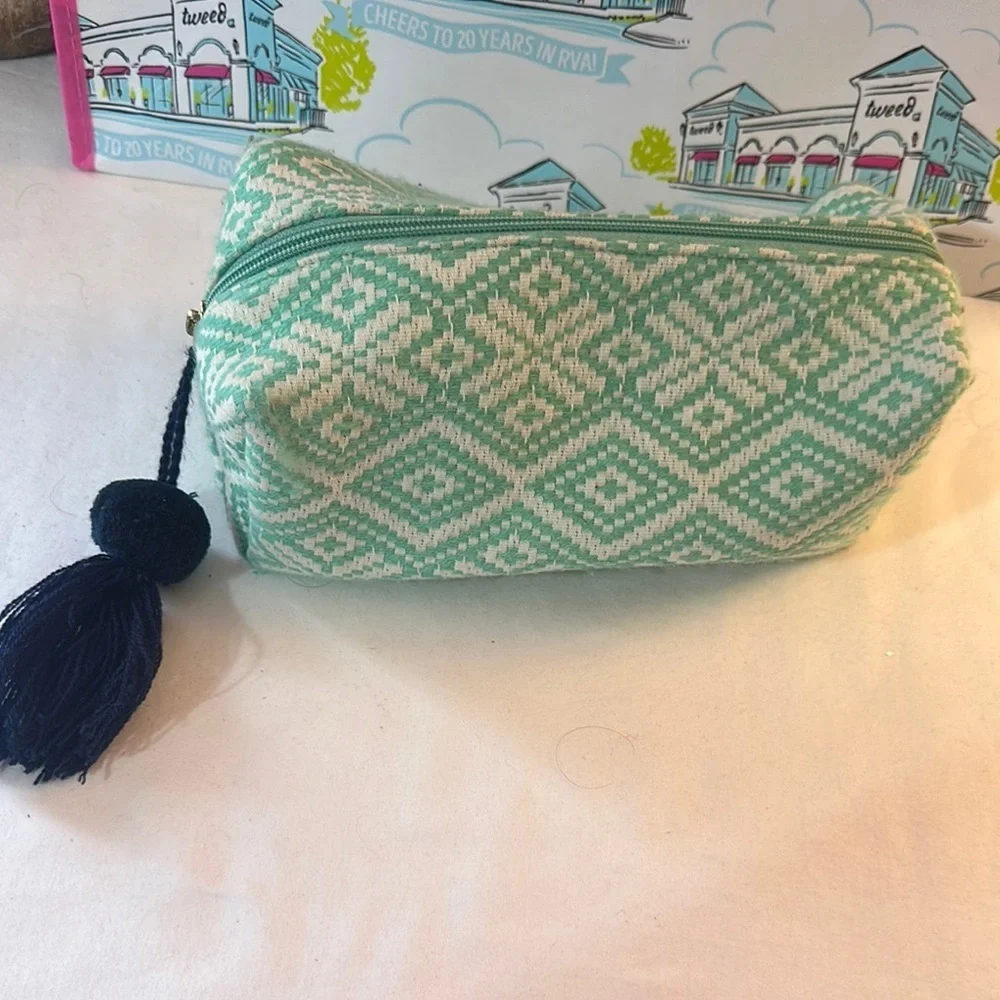 Mud pie cloth make up case 9” x 5”